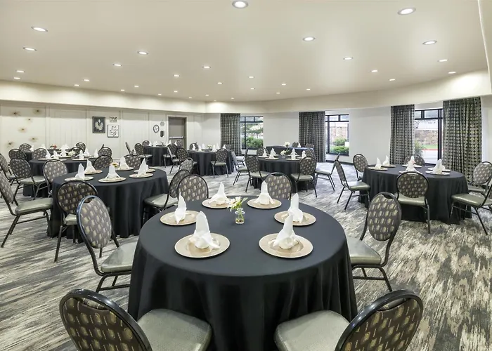 Best Western Premier Crown Chase Inn & Suites