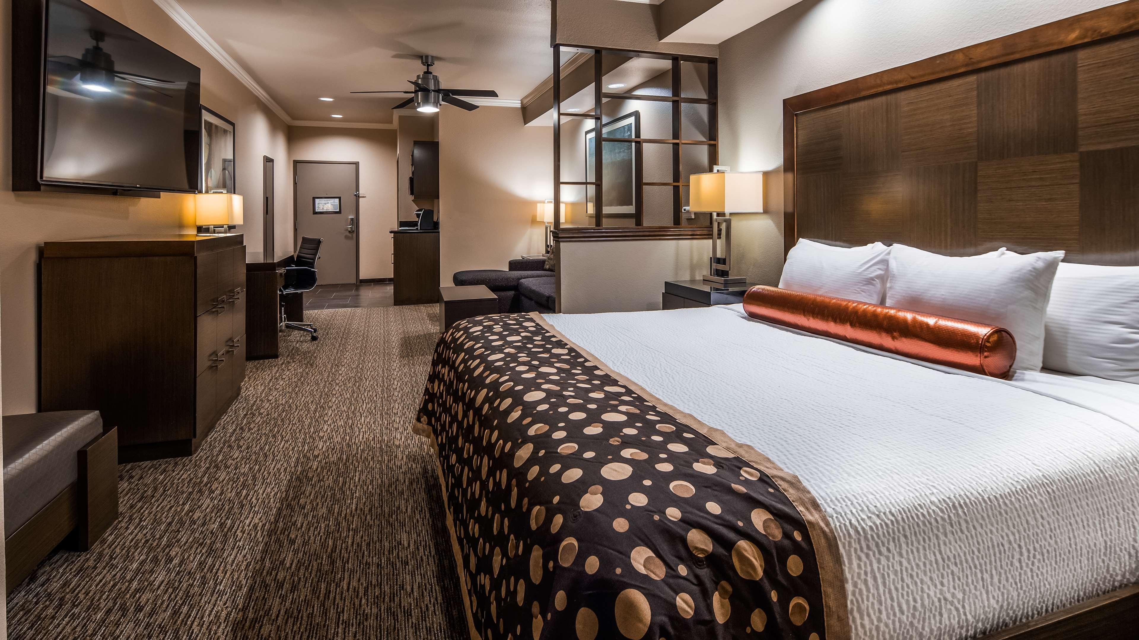 Hotel Western Premier Crown Chase & Denton