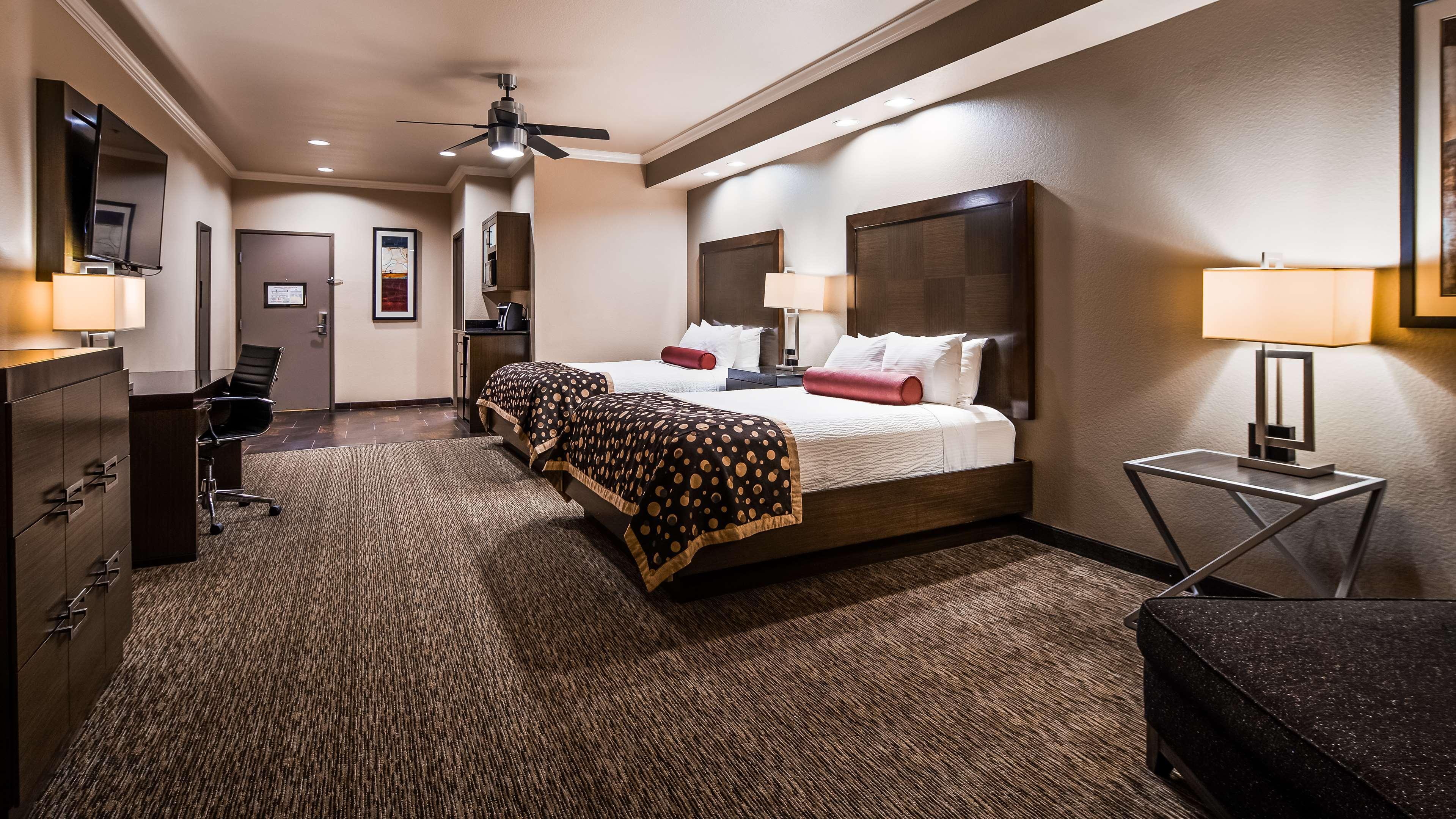 Western Premier Crown Chase & Hotel Denton