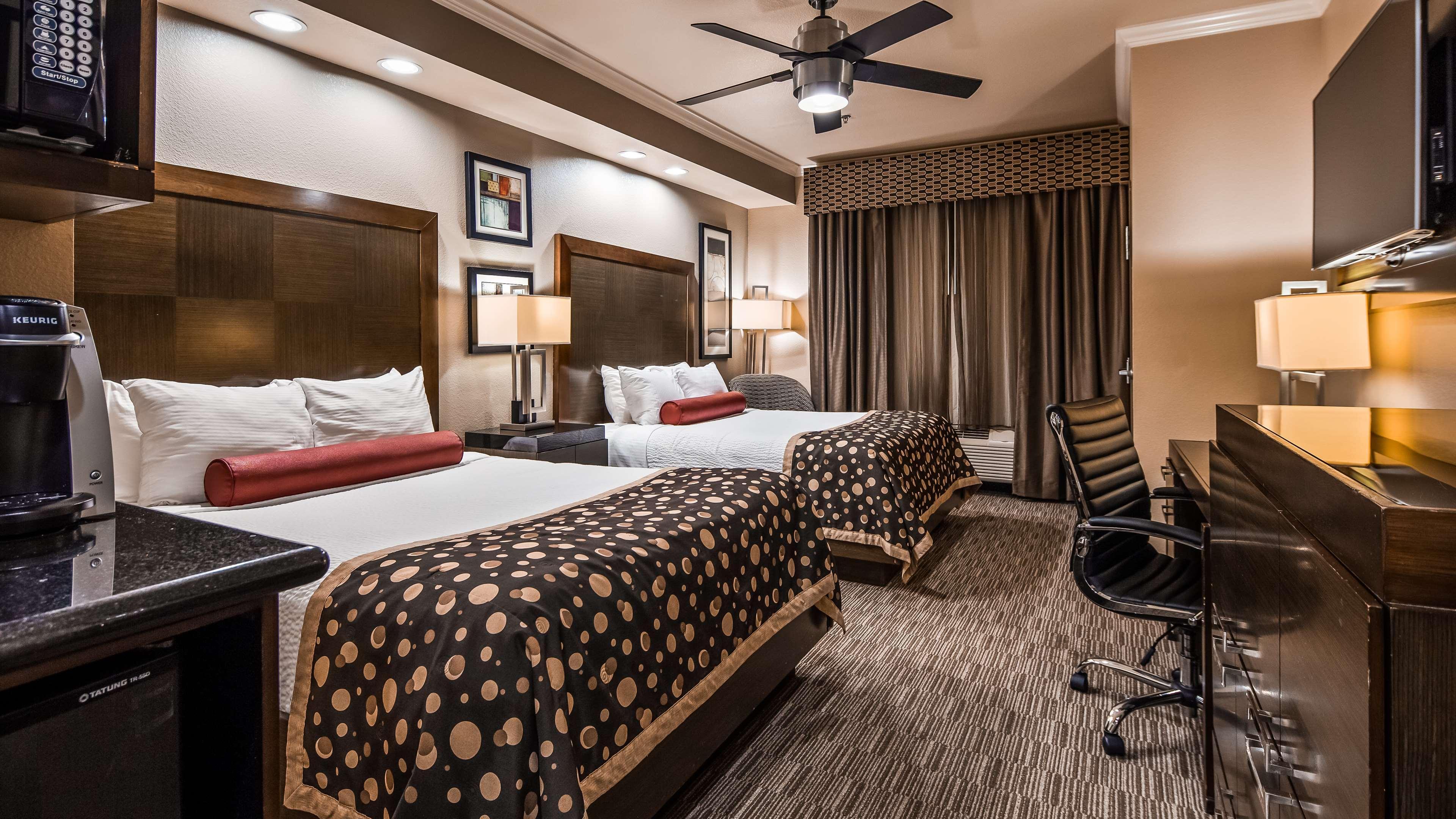 Hotel Western Premier Crown Chase & 3*