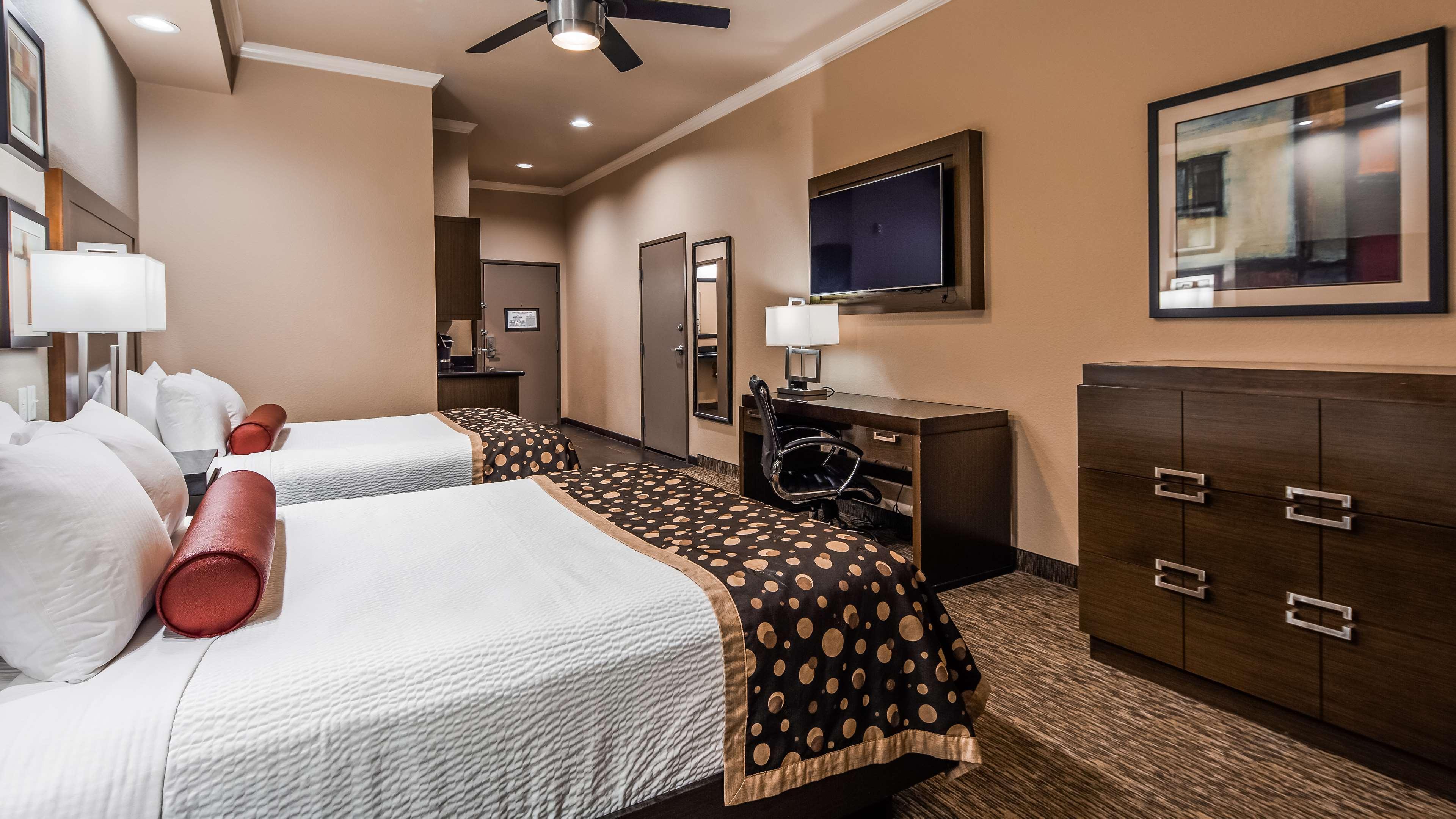 Western Premier Crown Chase & Hotel Denton