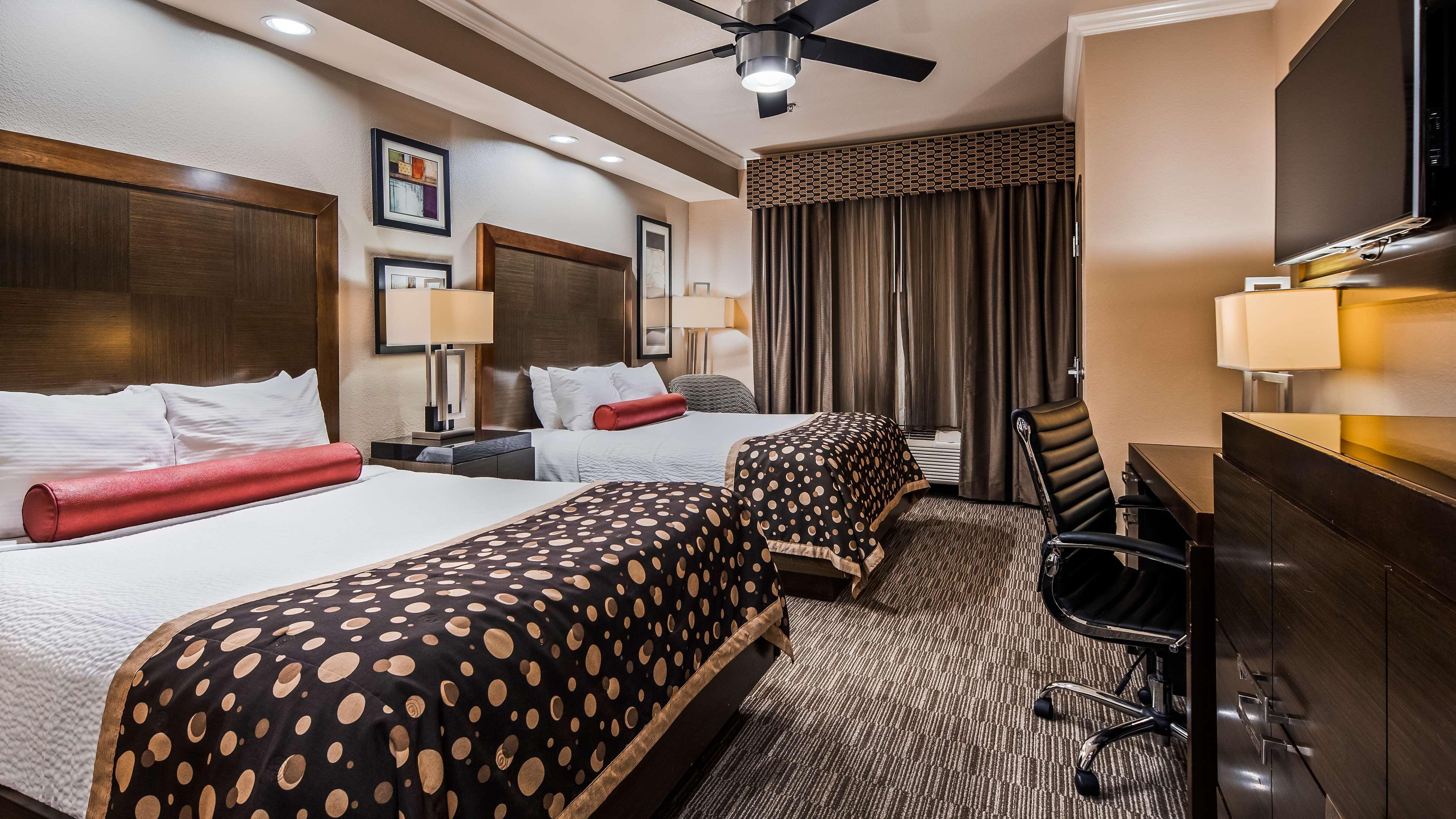 Hotel Western Premier Crown Chase & Denton