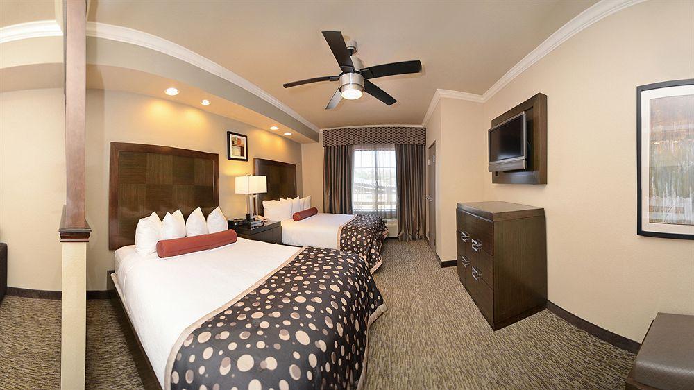 Hotel Western Premier Crown Chase & Denton