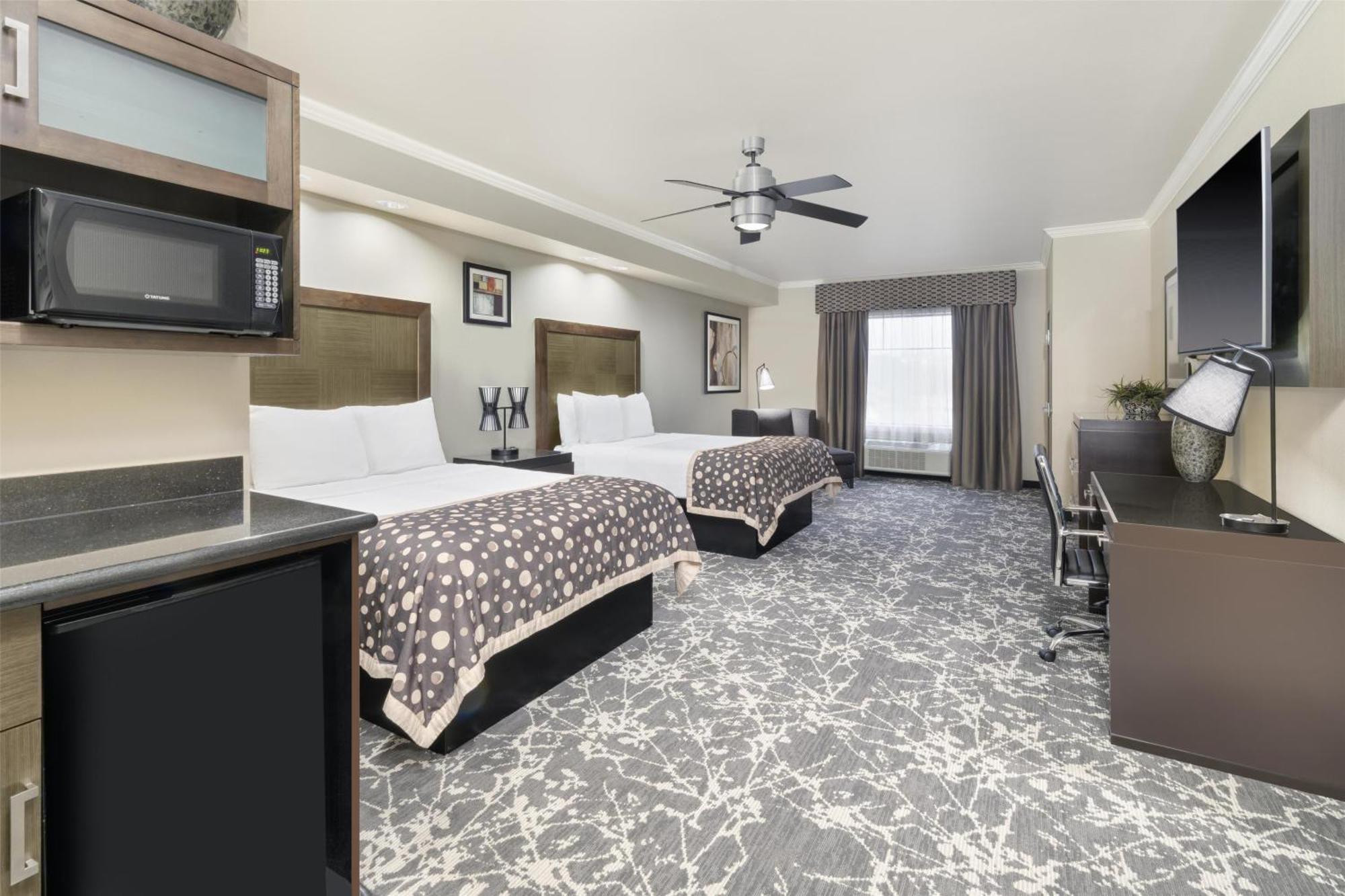 Western Premier Crown Chase & Hotel 3*