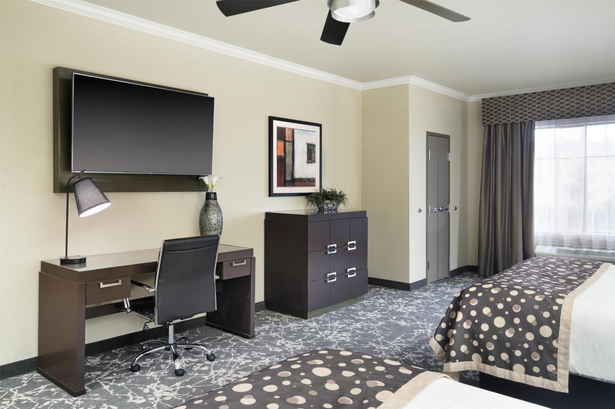 Hotel Western Premier Crown Chase & Denton