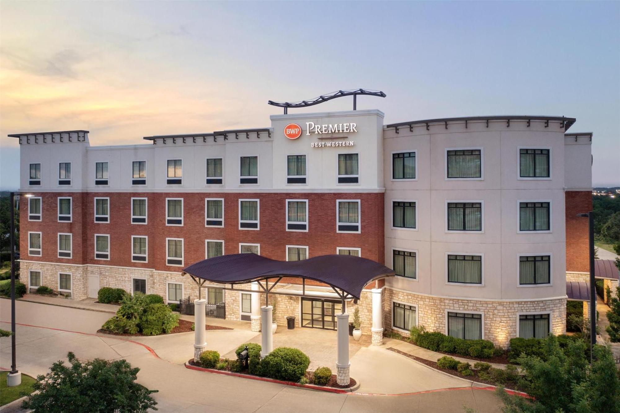 Hotel Western Premier Crown Chase & Denton