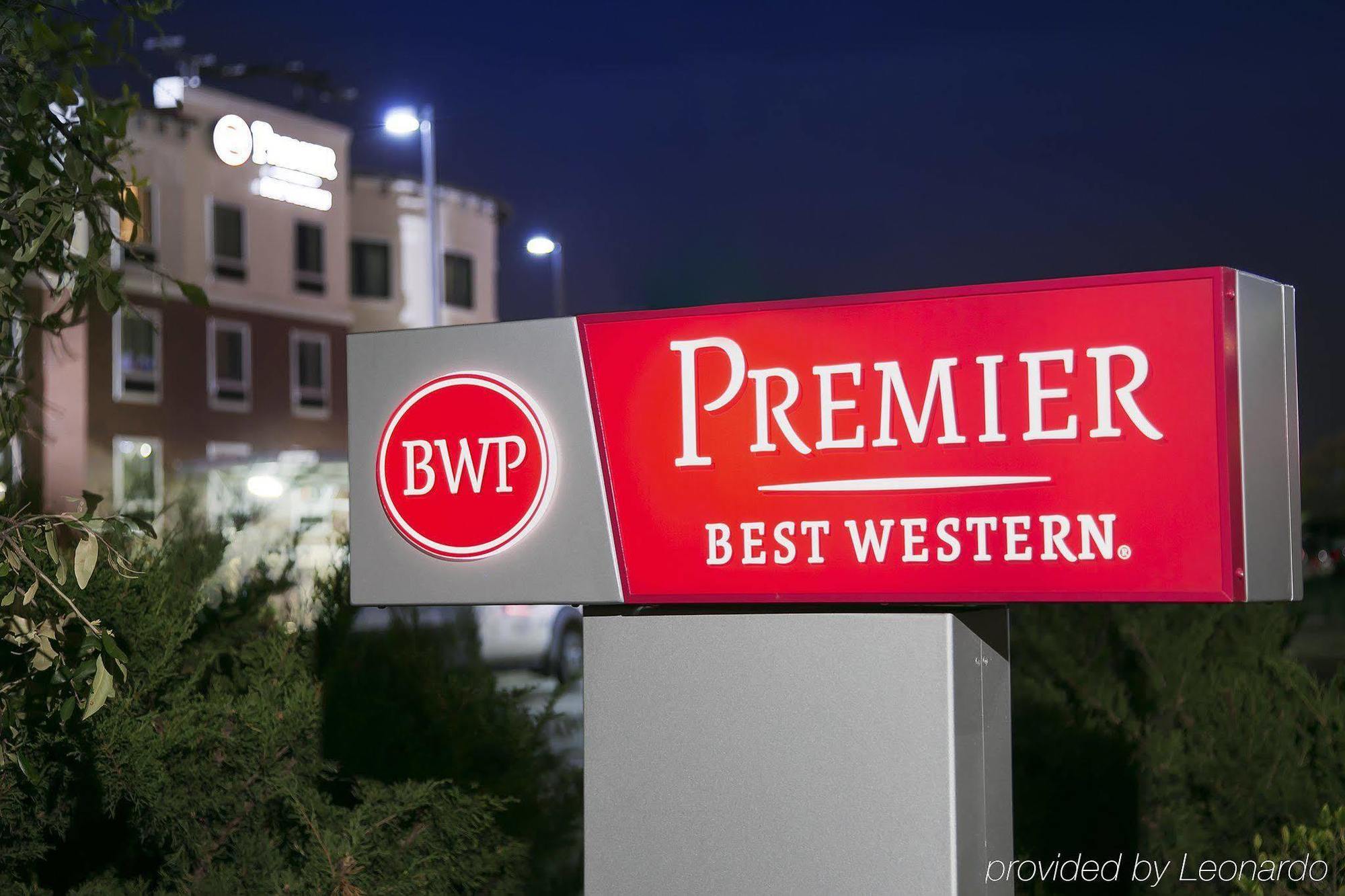 Western Premier Crown Chase & Hotel 3*