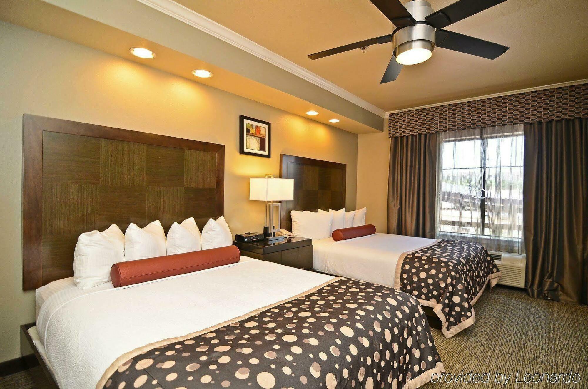 Western Premier Crown Chase & Hotel 3*