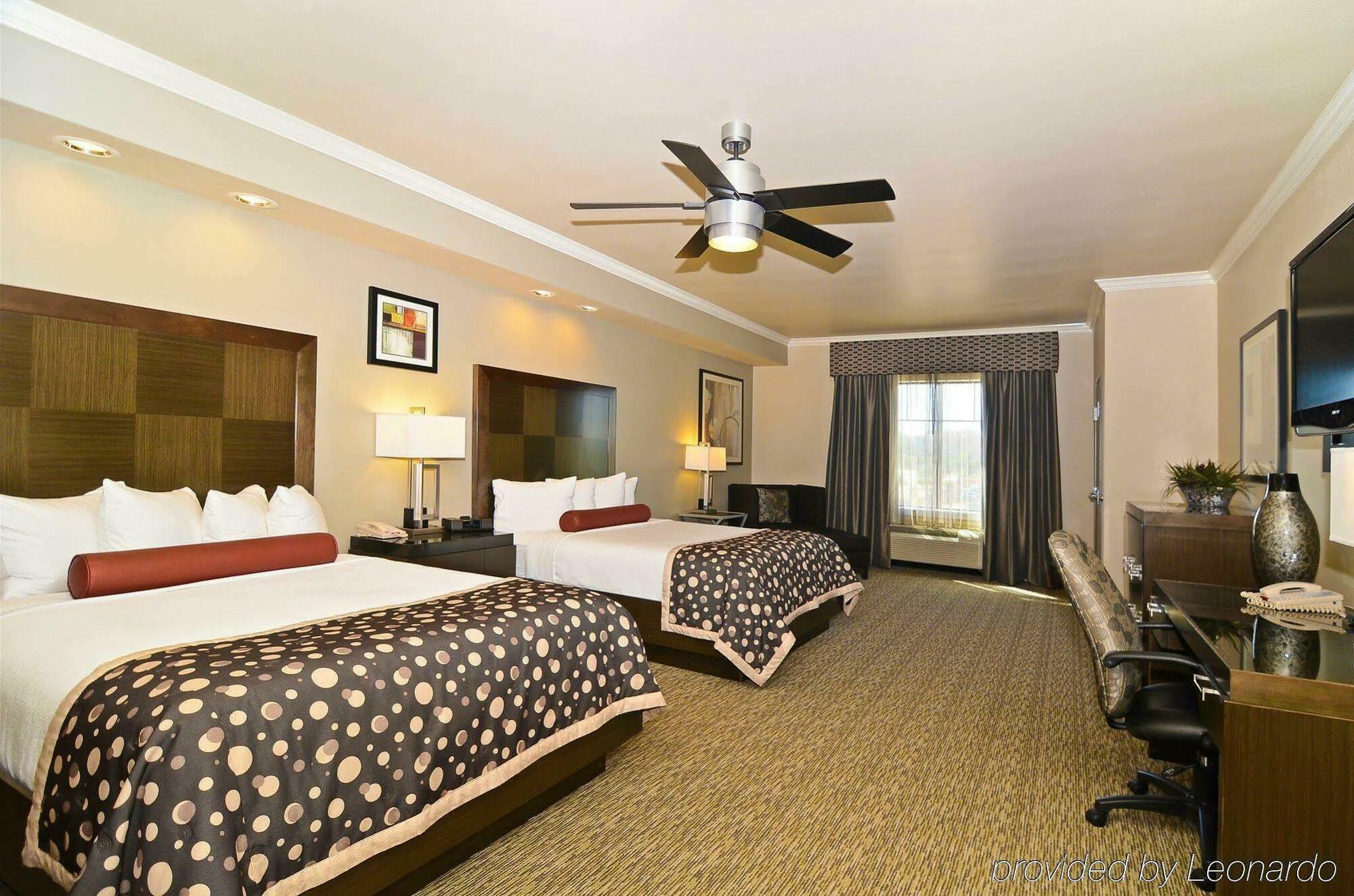 Western Premier Crown Chase & Hotel