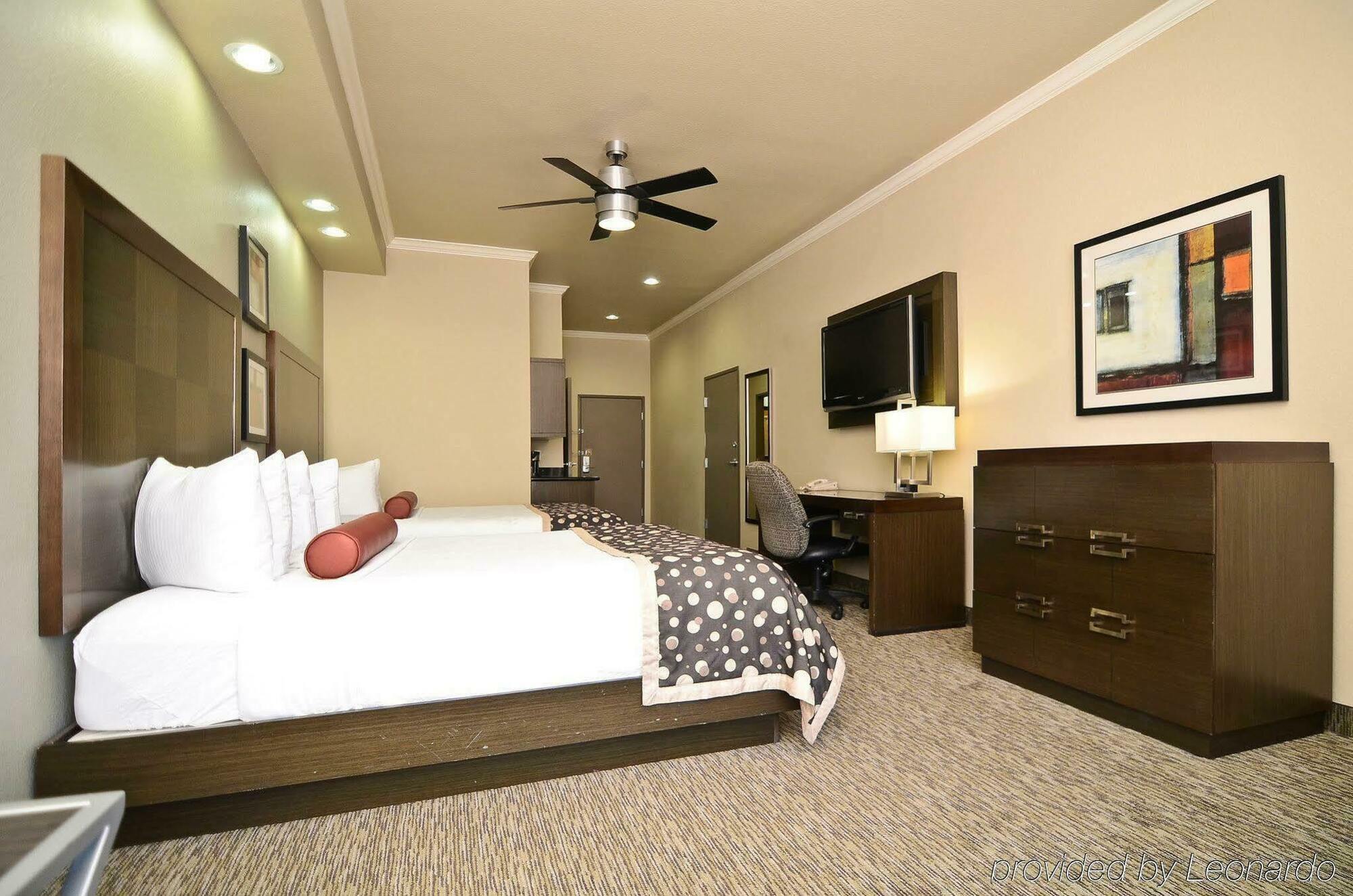 Hotel Western Premier Crown Chase & Denton